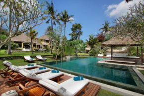 Istana Semer - Balinese Style Private Event Villa, with Large Pool, Gardens and Cook - Near to Canggu & Seminyak